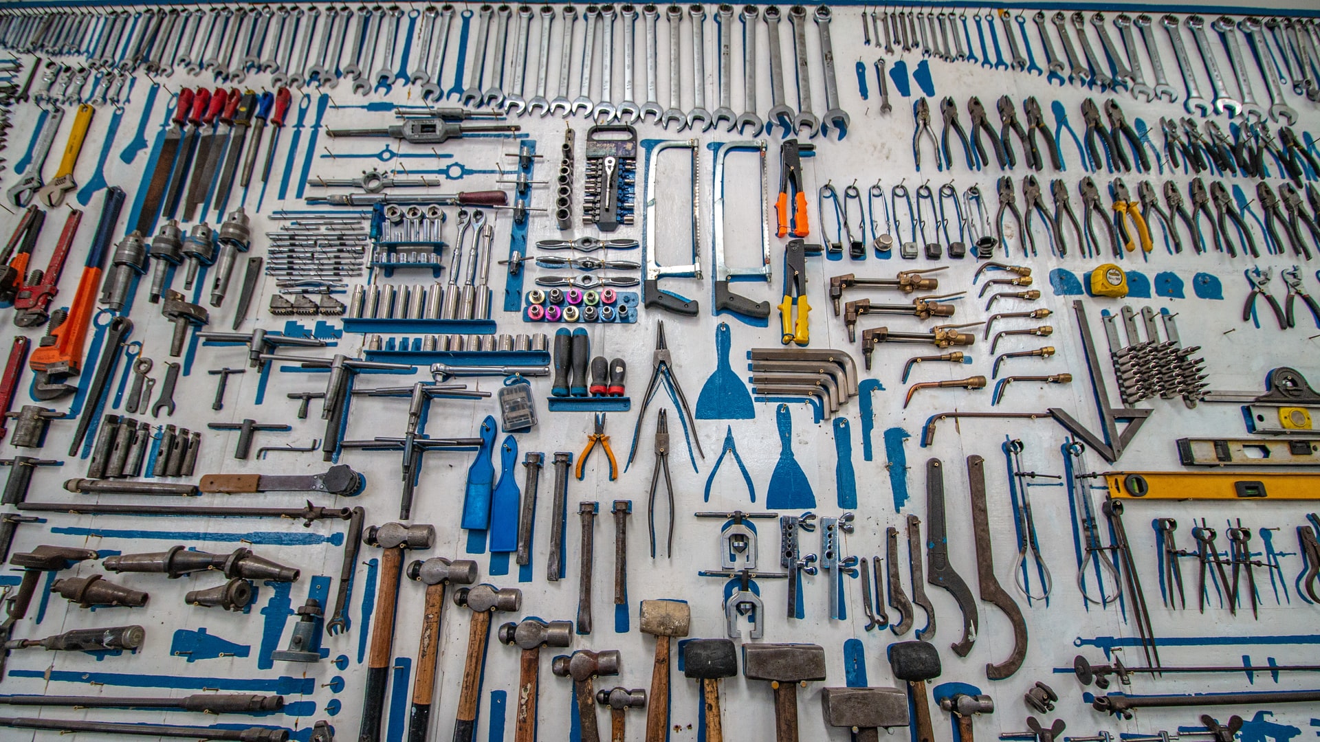 🔨 Le kit ultime du bricoleur débutant: 11 outils à ne pas manquer! 🔧